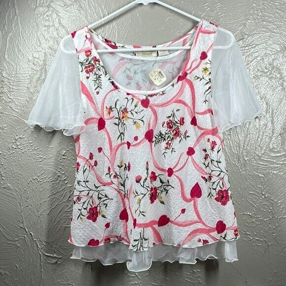 Victoria's Secret Top flutter sleeve‎ hearts flowers size medium